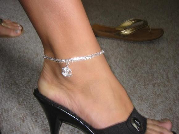 Ankle Bracelets For Women
 Ankle Bracelets for Women After 40 Stylish or Silly