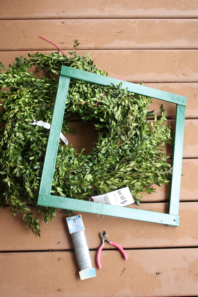 Boxwood Wreath DIY
 High Street Market DIY Boxwood Wreath