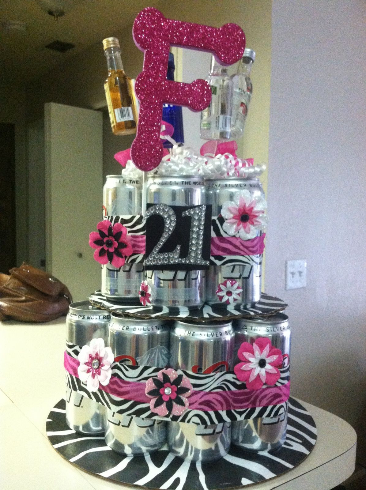 DIY Birthday Gift For Girl
 DIY Beer Cake for a 21st birthday t but can mine be