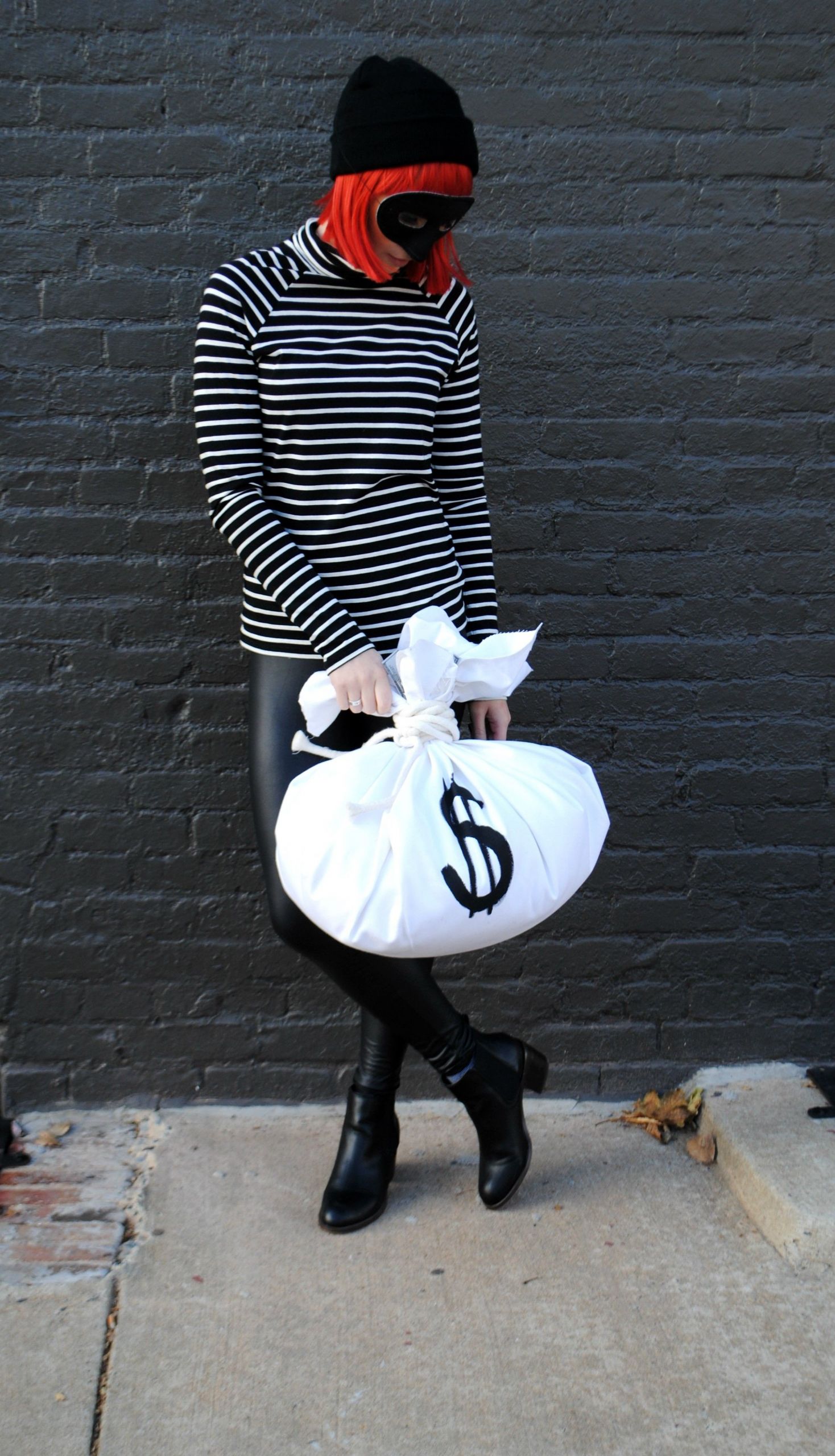 DIY Robber Mask
 DIY Bank Robber Halloween Costume in 2019