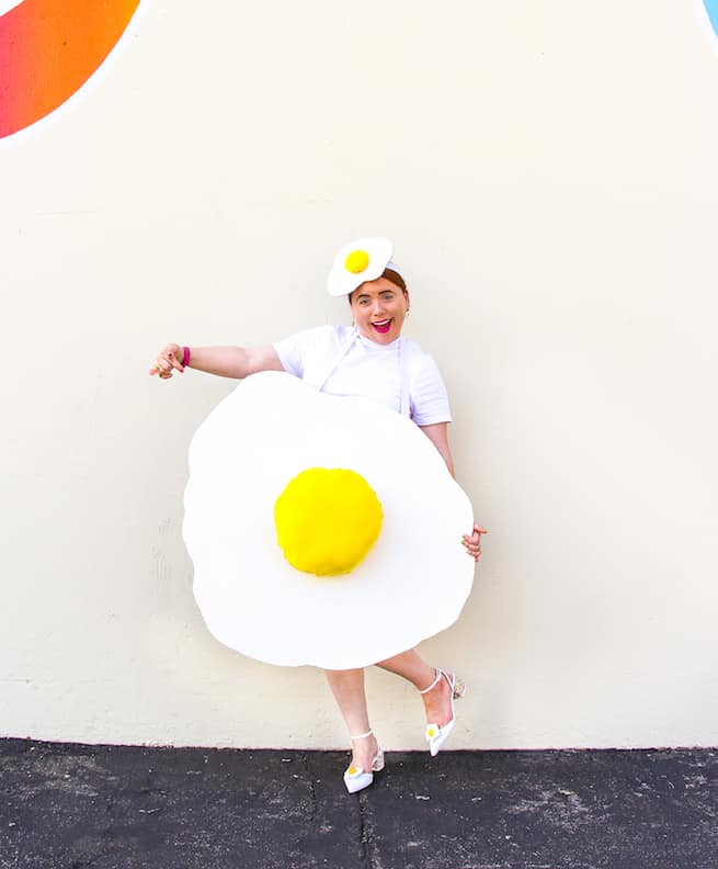Egg Costume DIY
 Last Minute DIY Fried Egg Costume ⋆ Brite and Bubbly