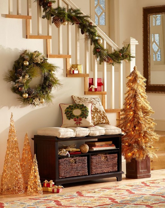 Entryway Christmas Decorating Ideas
 23 Wel ing And Cozy Christmas Entryway Décor Ideas