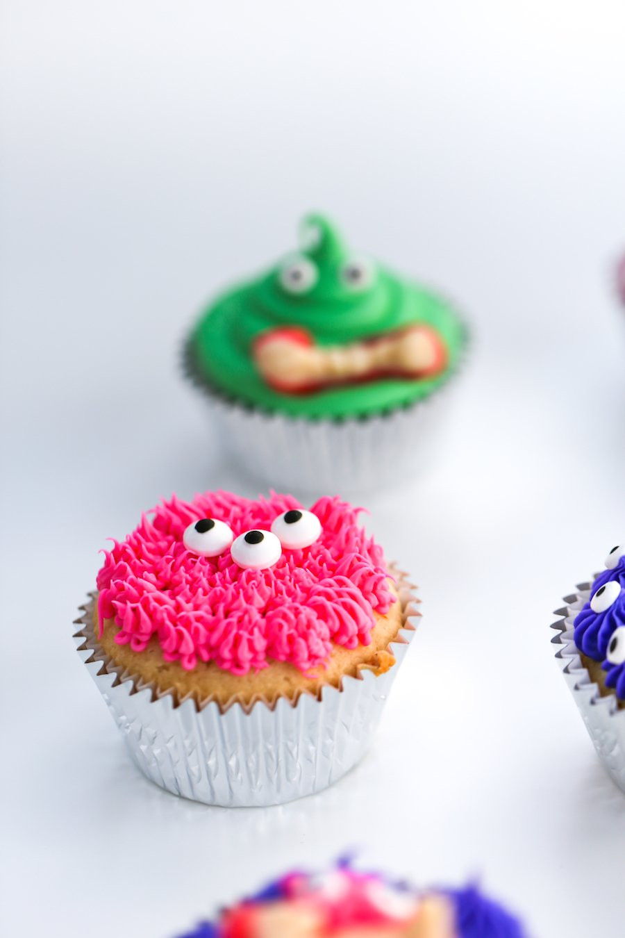 Halloween Monster Cupcakes
 DIY Halloween Monster Cupcakes