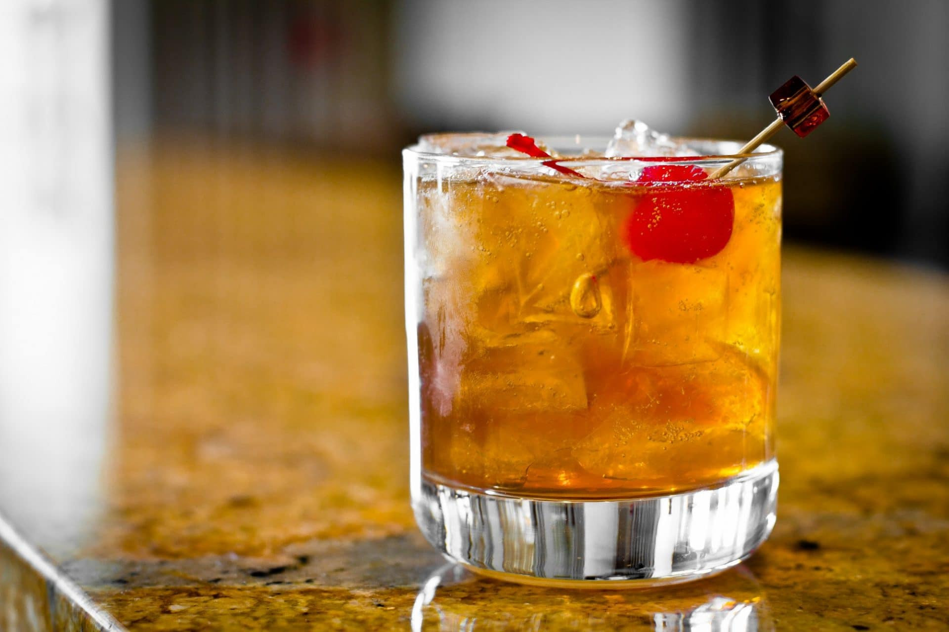 Holiday Drinks With Bourbon
 4 Classic Bourbon & Whiskey Cocktails to Try This Holiday