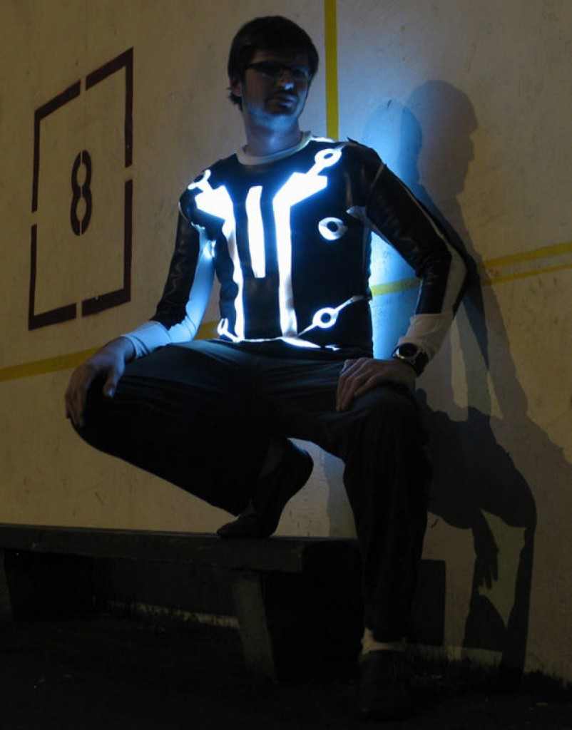 Led Costume DIY
 Getting LEDs in your costumes electronichalloween
