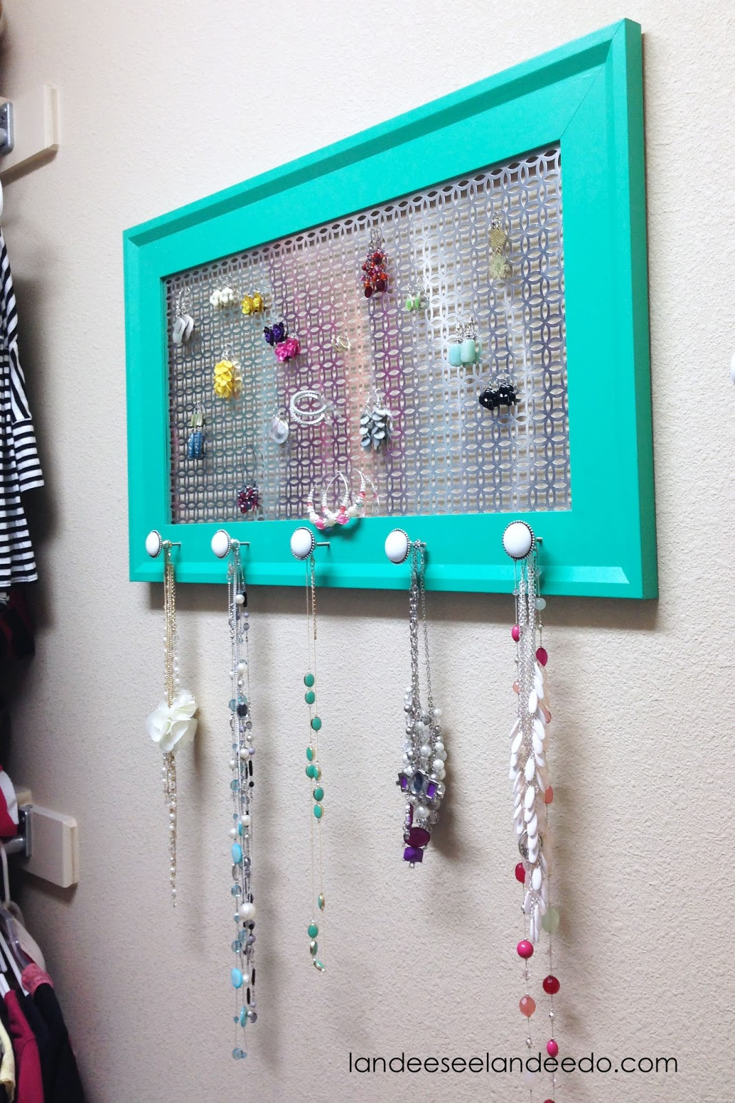 Necklace Organizer DIY
 DIY Jewelry Organizer