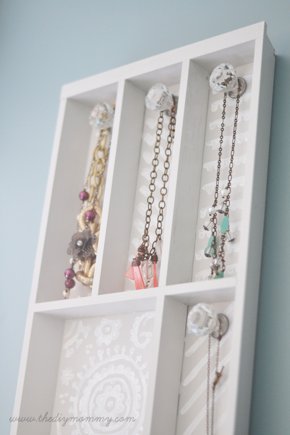 Necklace Organizer DIY
 Make a Jewelry Holder from a Cutlery Tray