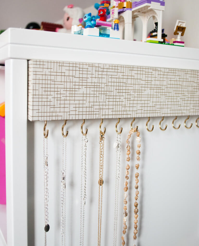 Necklace Organizer DIY
 Easy DIY Jewelry Organizer for Tangle Free Necklaces