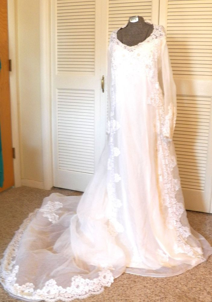 Pre-owned Wedding Veils
 Pre owned Wedding Dress and Veil Satin and Lace Long