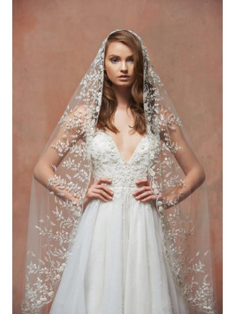 Pre-owned Wedding Veils
 New Blossum Veil $600