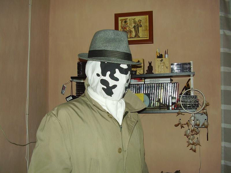 Rorschach Mask DIY
 Homemade Rorschach mask by Kozi87 on DeviantArt