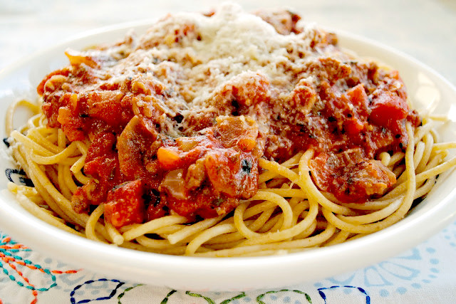 Spaghetti With Italian Sausage
 Spaghetti with Italian Sausage and Fire Roasted Tomato Sauce