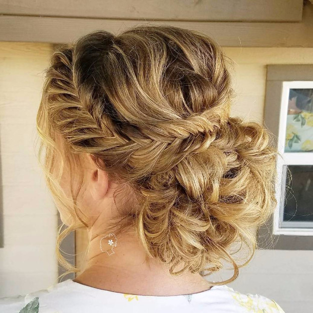 Updos Hairstyles For Bridesmaids
 24 Beautiful Bridesmaid Hairstyles For Any Wedding The