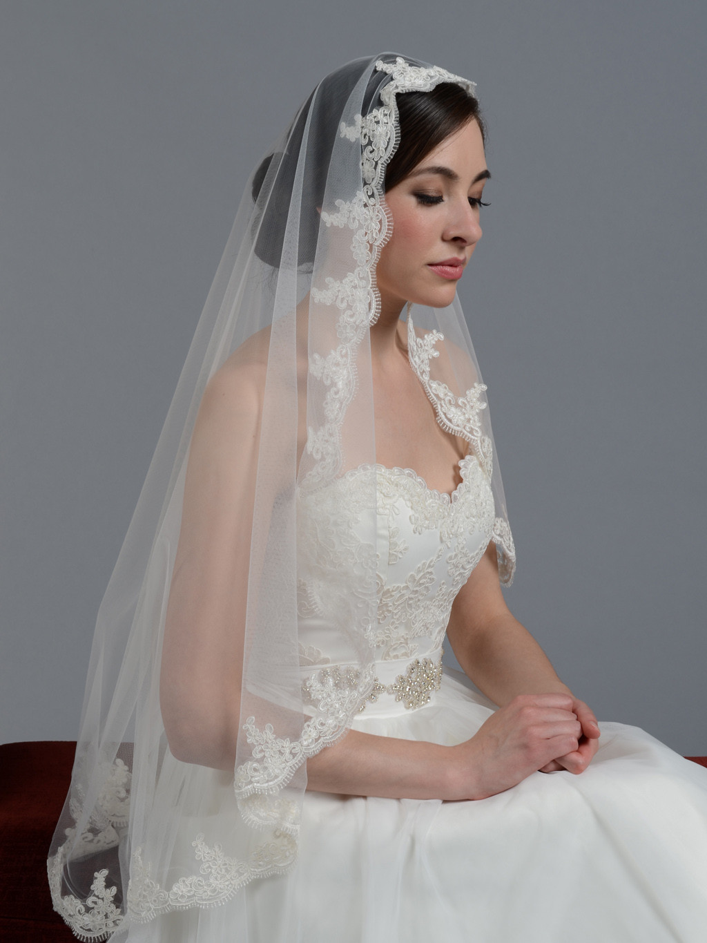 Veil In Wedding
 Mantilla veil fingertip chapel alencon lace wedding veil V02