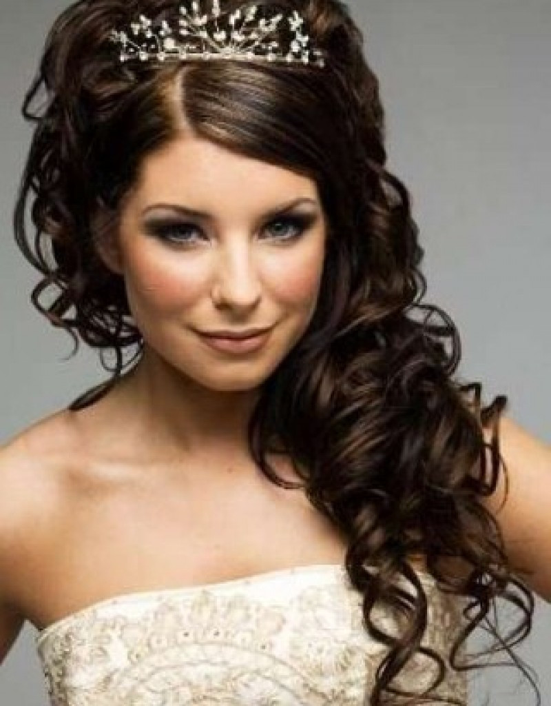 Wedding Hairstyles For Curly Long Hair
 11 Awesome And Romantic Curly Wedding Hairstyles Awesome 11