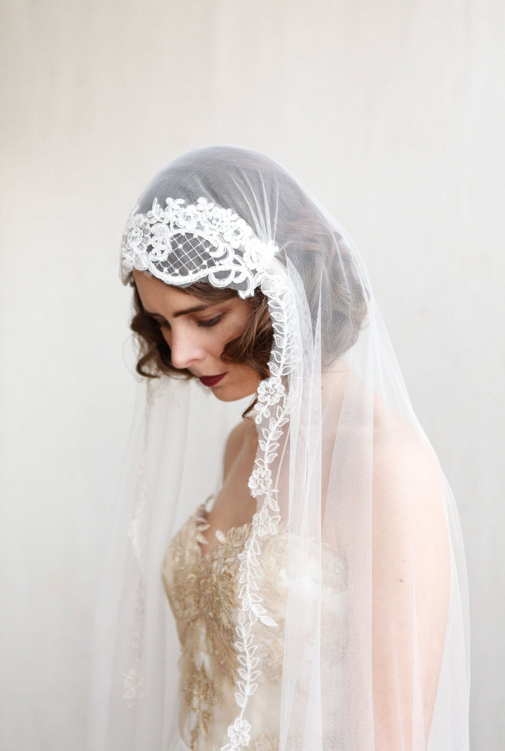 1920s Wedding Veil
 1920s Wedding veil Ivory chapel length veil Art Deco
