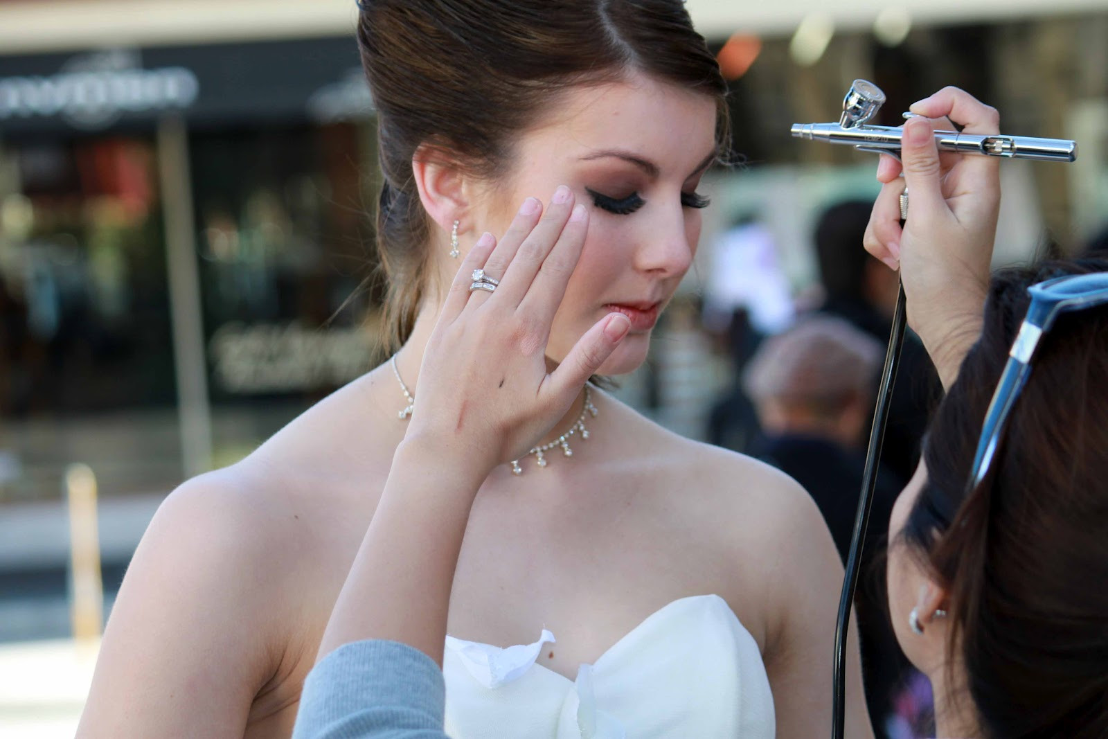 Airbrush Makeup For Wedding
 Airbrush Makeup Vs Traditional Makeup for Your Big Day