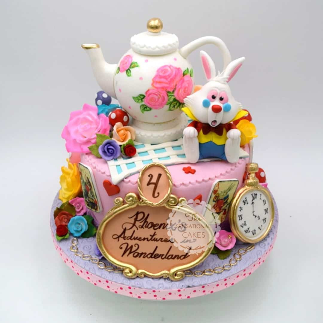 Alice In Wonderland Birthday Cakes
 Alice In Wonderland Cakes Choosing The Best Designs For