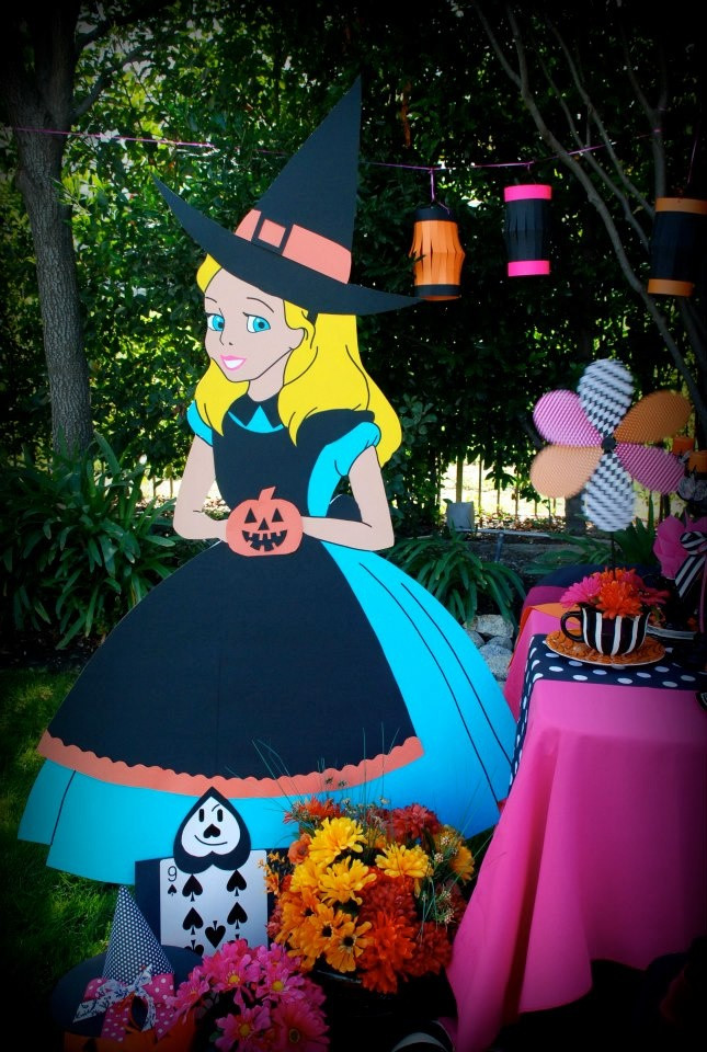 Alice In Wonderland Halloween Party Ideas
 41 best images about Alice in Wonderland Halloween Ideas