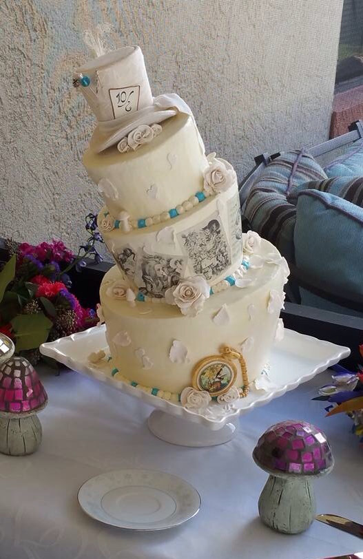 Alice In Wonderland Wedding Cakes
 Gorgeous Alice in Wonderland cakes Alice in Wonderland