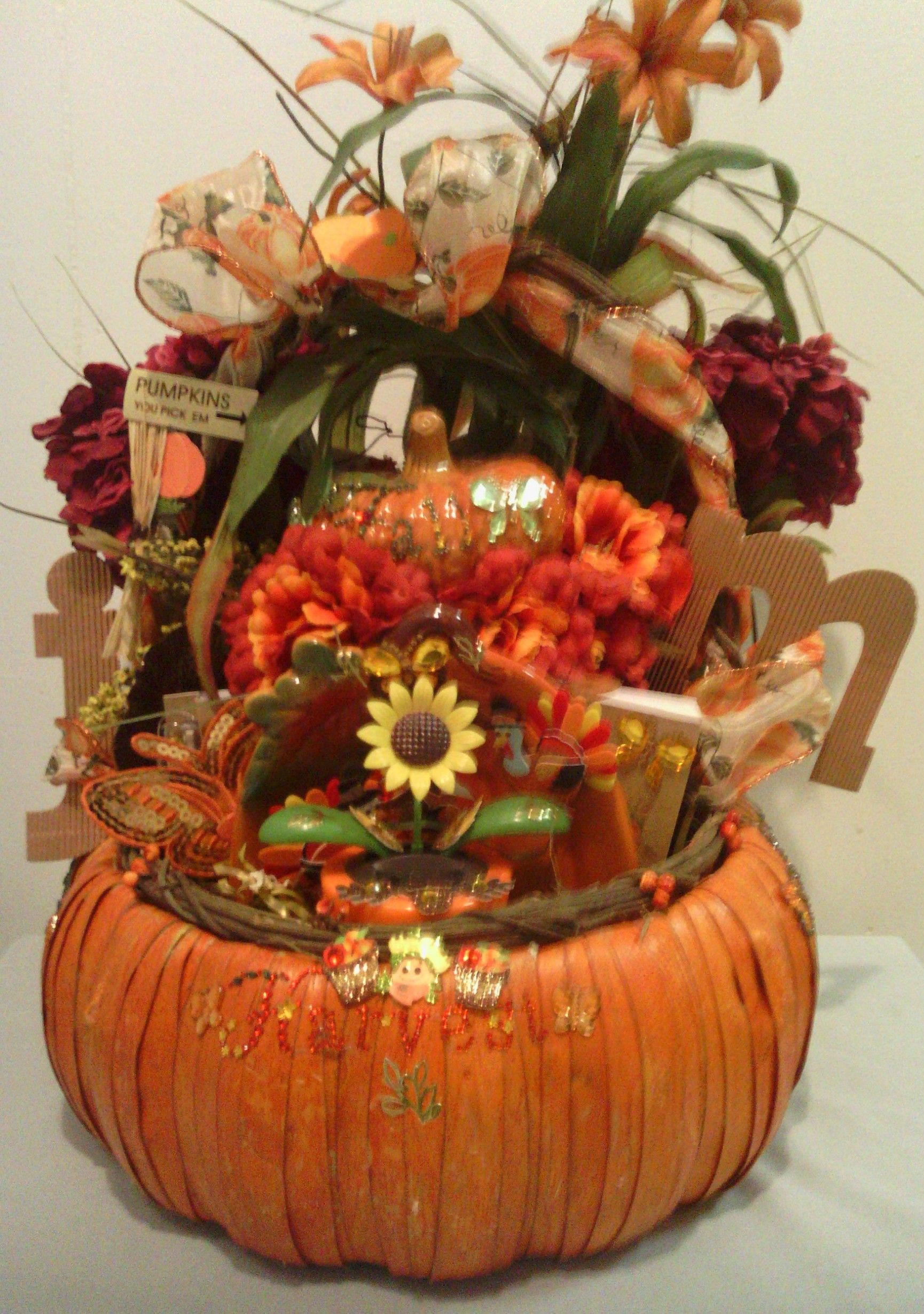 Autumn Gift Basket Ideas
 Here s another past Fall Gift Basket decoration where the