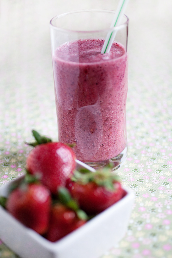 B Good Smoothies
 Easy Mixed Berry Smoothie Recipe