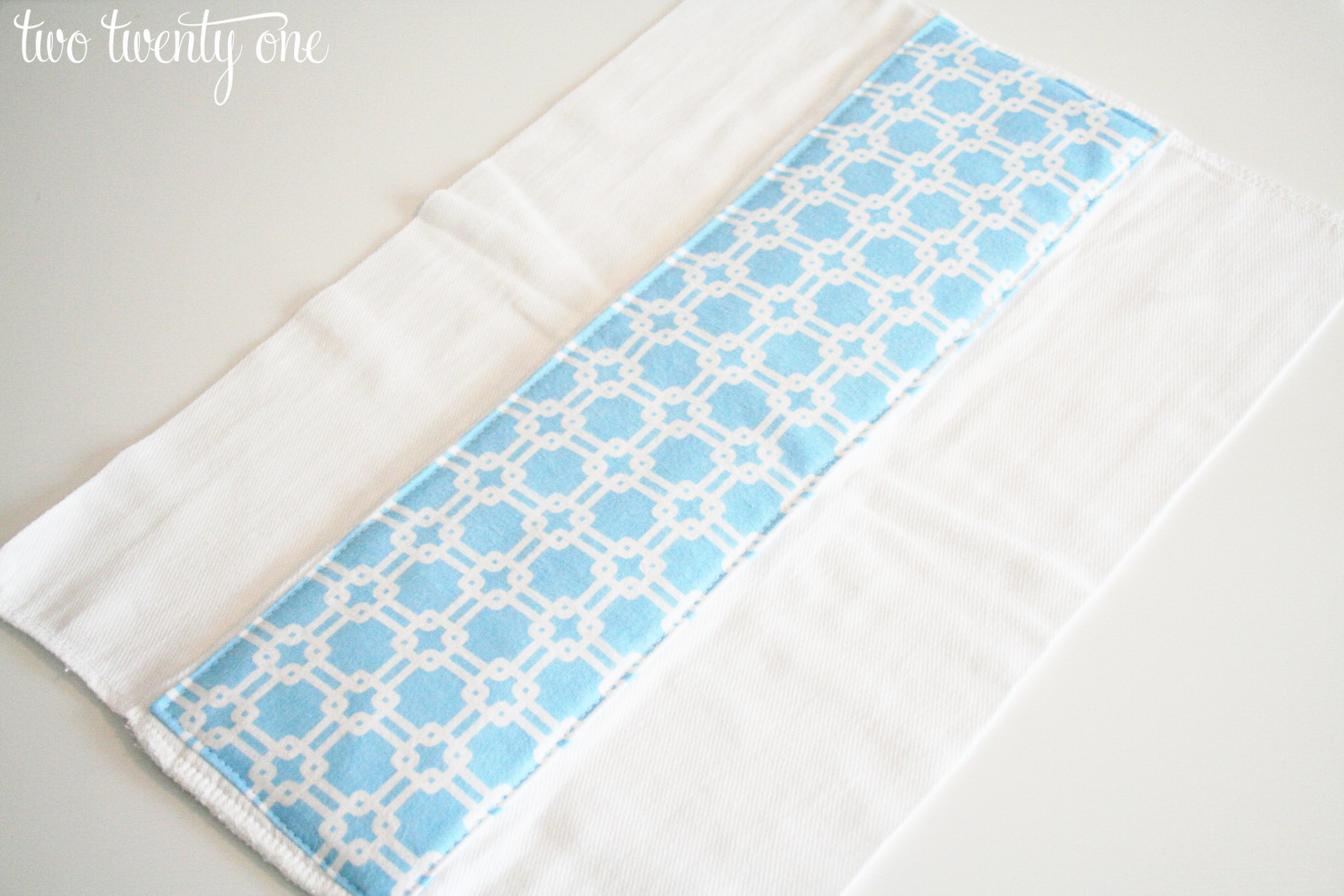 Baby Burp Cloth DIY
 DIY Baby esies and Burp Cloths