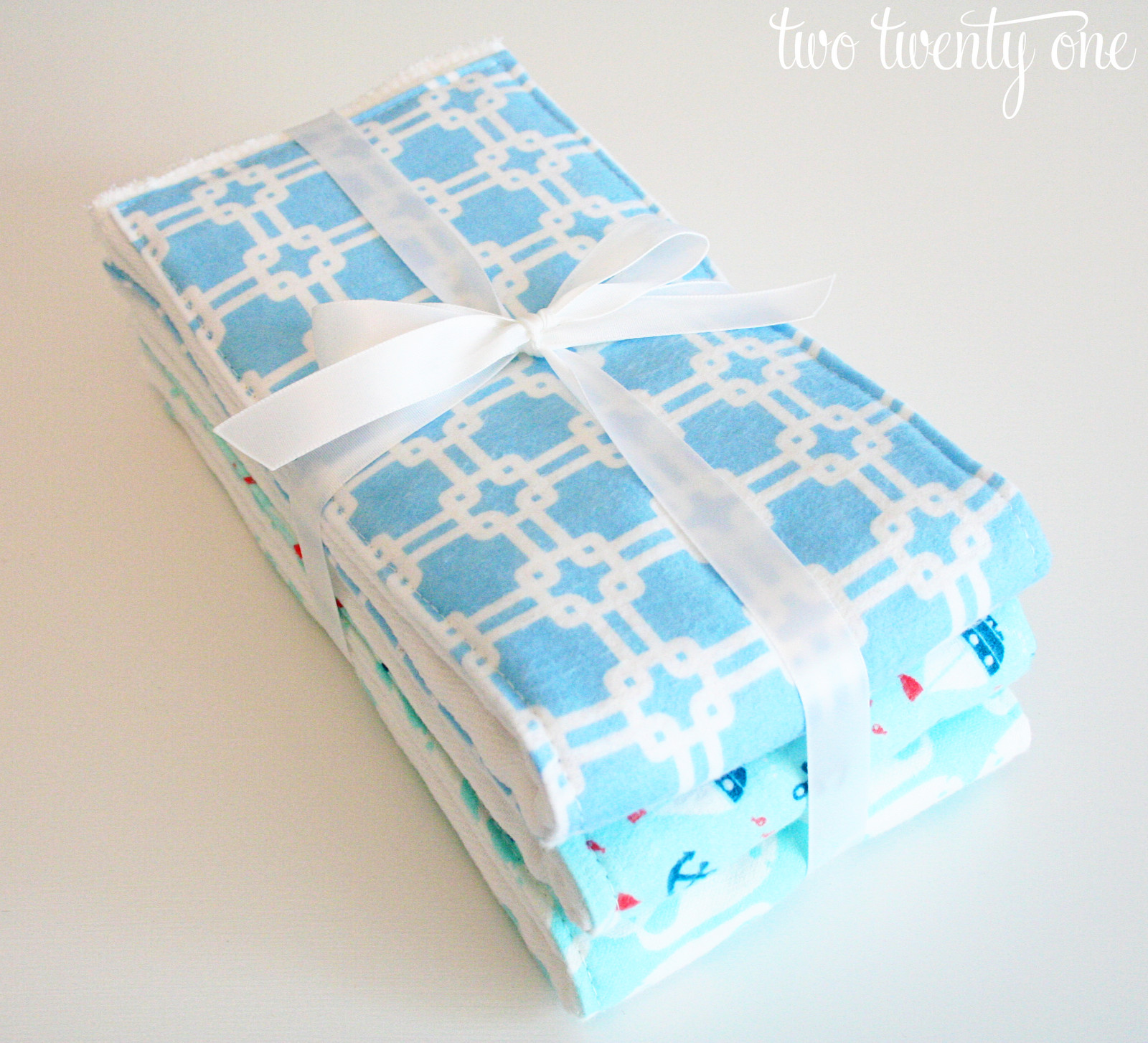 Baby Burp Cloth DIY
 DIY Baby esies and Burp Cloths