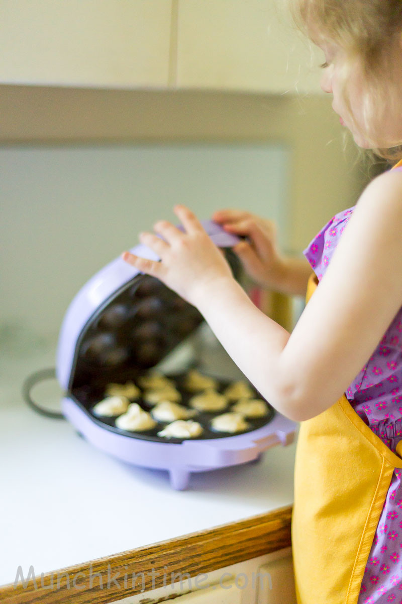 Baby Cake Pop Maker Recipes
 Easy Vanilla Cake Pops Recipe for Babycakes Cake Pops Maker