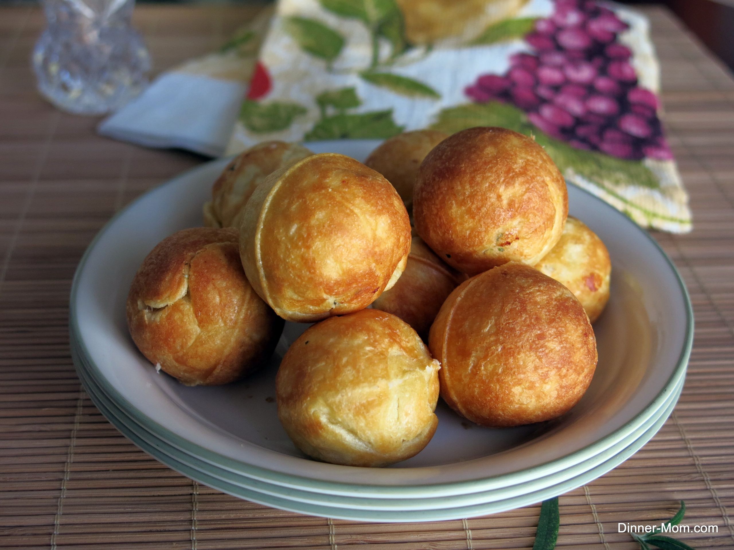 Baby Cake Pop Maker Recipes
 Three Cheese Rosemary and Garlic Pizza Bites in a Cake