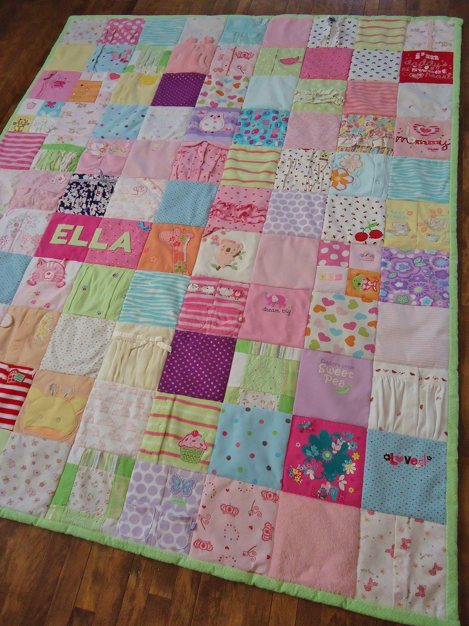 Baby Clothes Quilt DIY
 Gorgeous baby clothes quilt