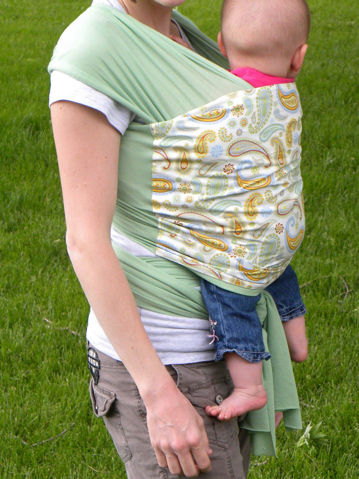 Baby Sling DIY
 25 Adorable & Easy to Make Baby Accessories