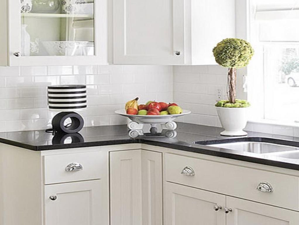 Backsplash For White Kitchen
 White Kitchen Backsplash Ideas – HomesFeed