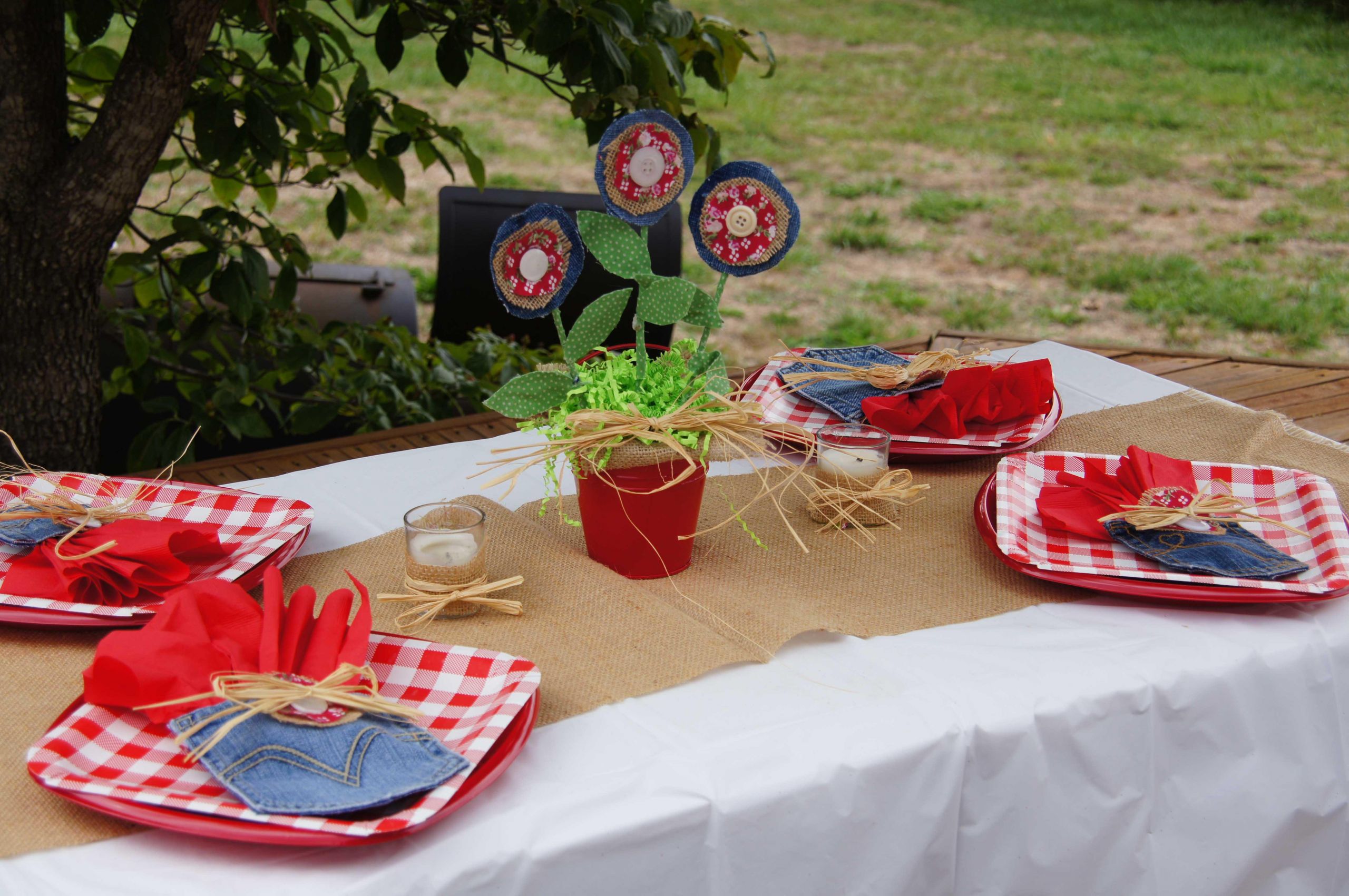 Backyard Bbq Party Ideas
 Backyard BBQ Party Decorating Ideas