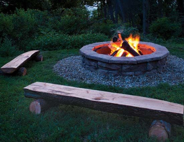 Backyard Fire Pit Party Ideas
 How to Throw a Bonfire Party that Everyone Will Love