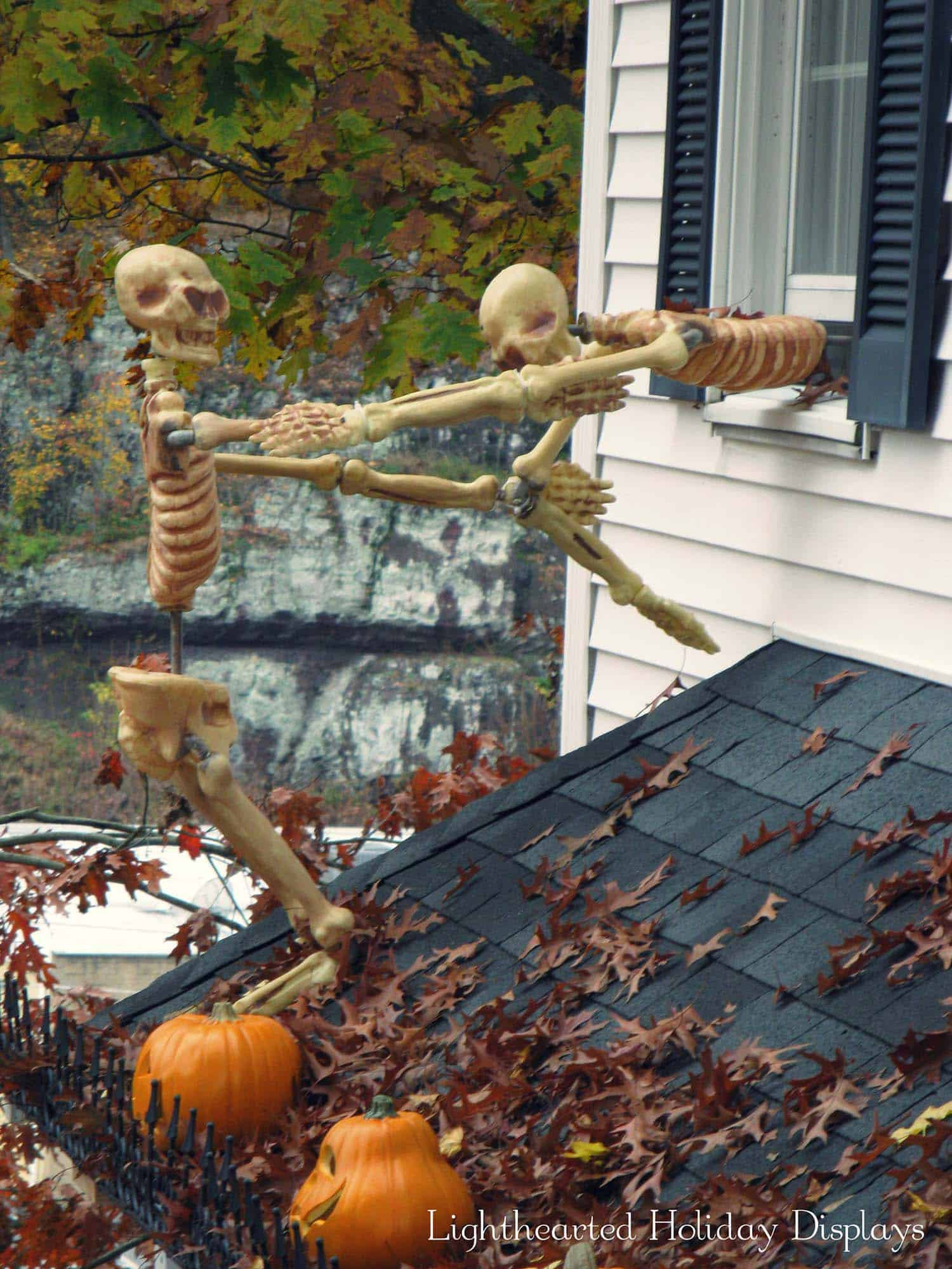 Backyard Halloween Decorations
 21 Incredibly creepy outdoor decorating ideas for Halloween