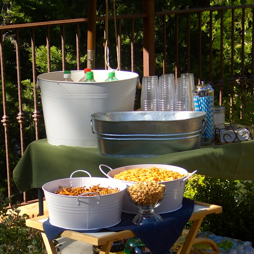 Backyard Party Ideas For Graduation
 HOW TO THROW A GREAT GRADUATION PARTY