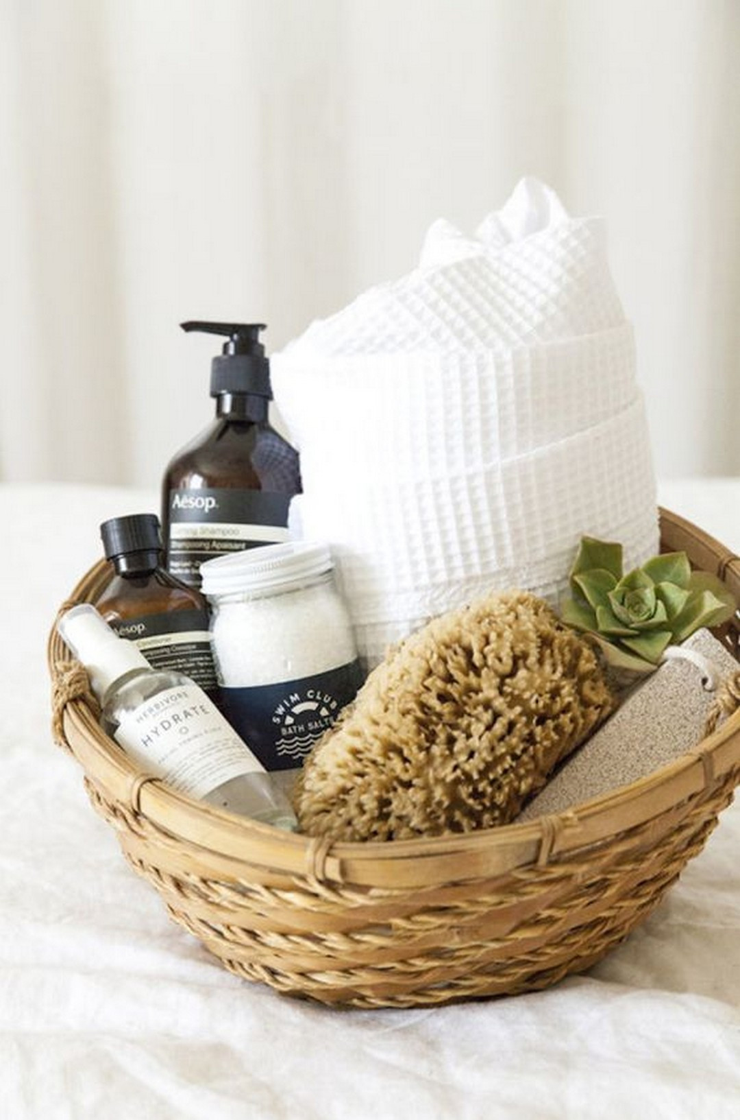 Bath Gift Basket Ideas
 How to Easily Make Aesthetic Bathroom Gift Basket Designs