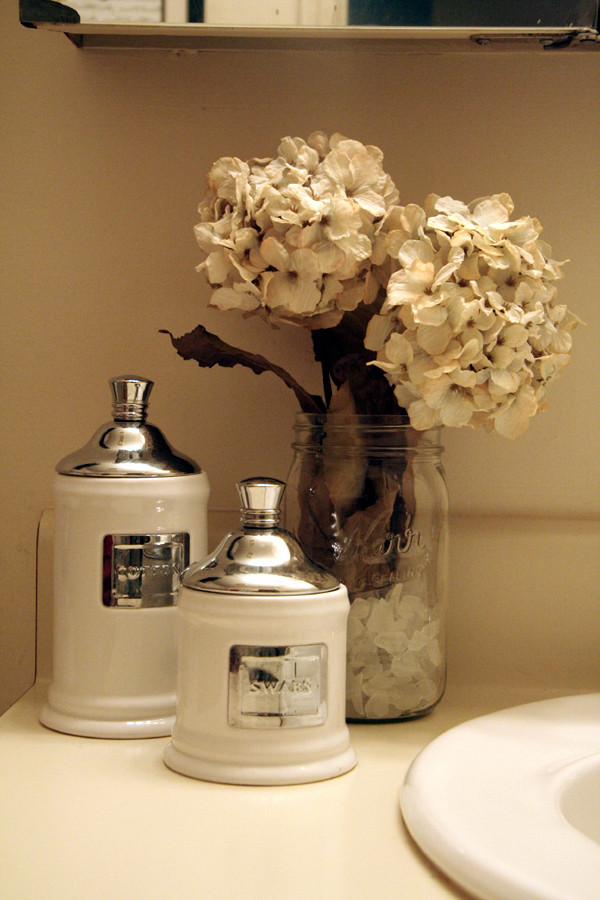 Bathroom Counter Decorating Ideas
 Relaxing Flowers Bathroom Decor Ideas That Will Refresh