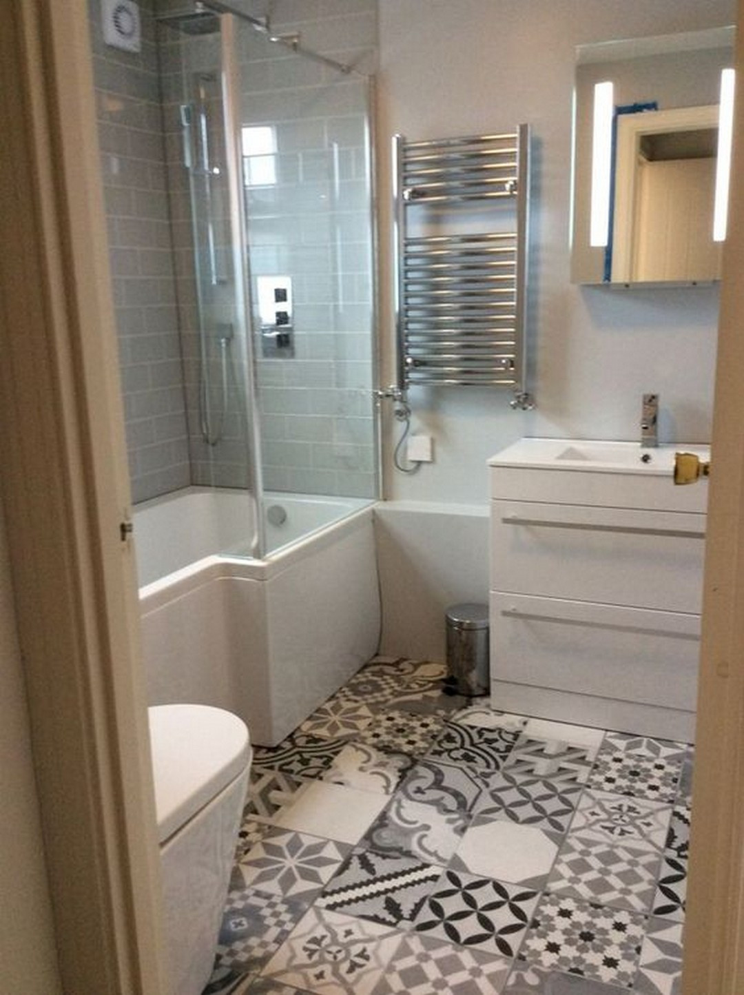 Bathroom Floor Tiles Ideas
 Style up your Ordinary Bathroom with These Spanish Tile