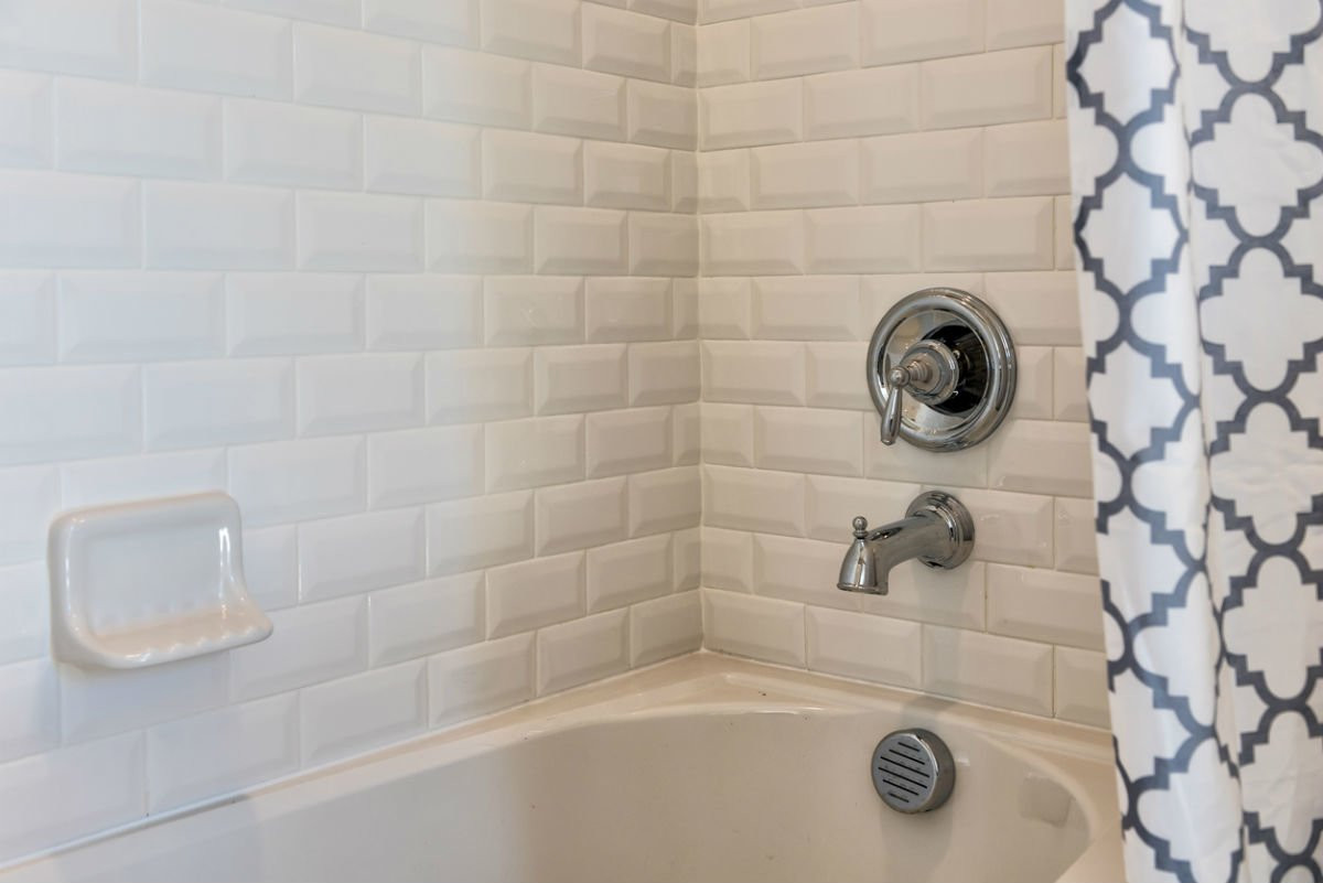 Bathroom Tile Caulk
 Best Caulk for Shower or Bathtub According to Consumers