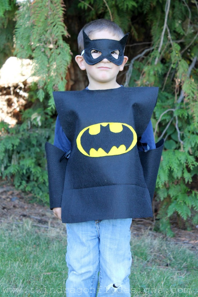 Batman Costume DIY
 No Sew SUPER HERO COSTUMES Tutorial Dragonfly Designs