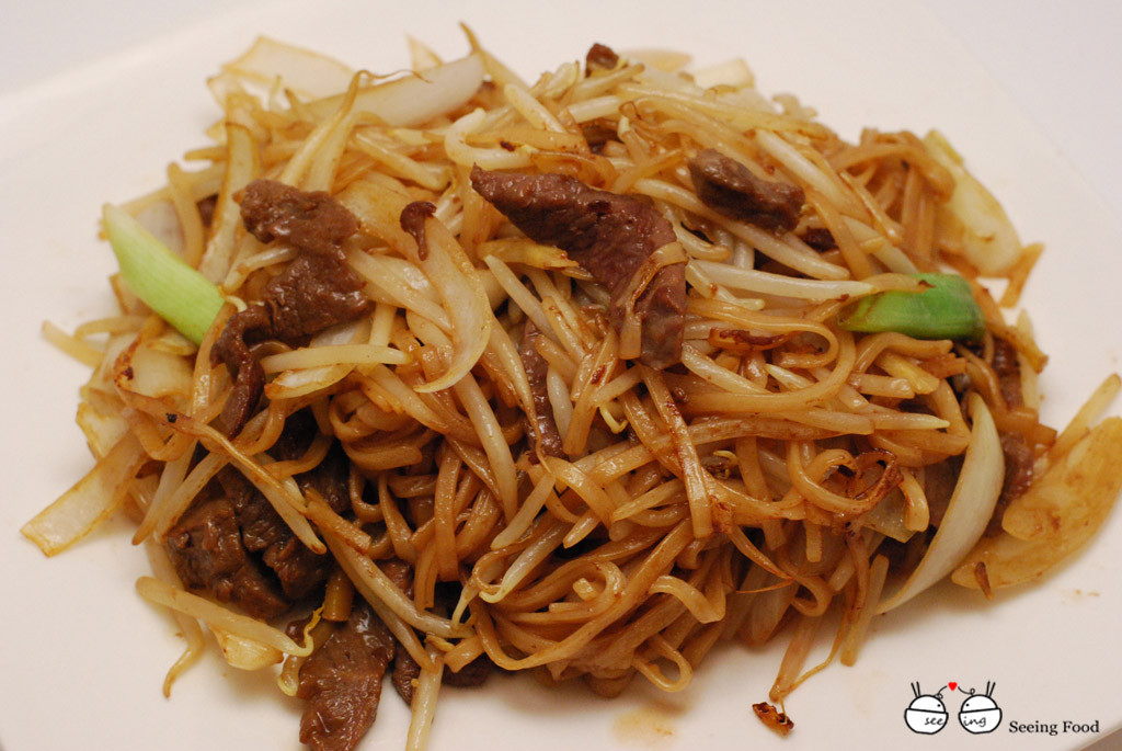 Beef Stir Fry With Rice Noodles
 Classic Cantonese noodles