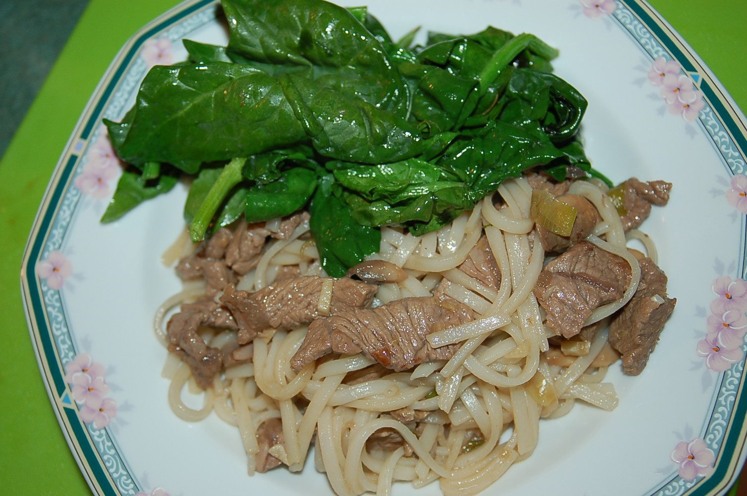Beef Stir Fry With Rice Noodles
 Zingy Beef Stir Fry with Rice Noodles serves 4