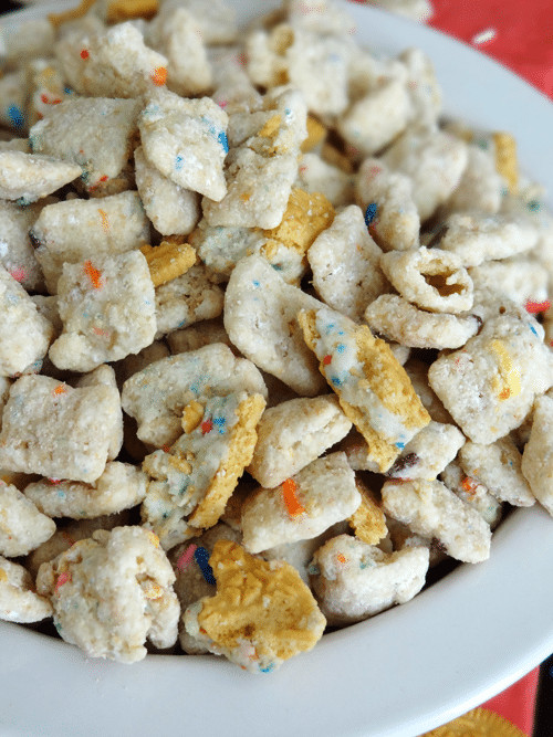 Birthday Cake Puppy Chow
 Golden Birthday Cake Oreo Puppy Chow