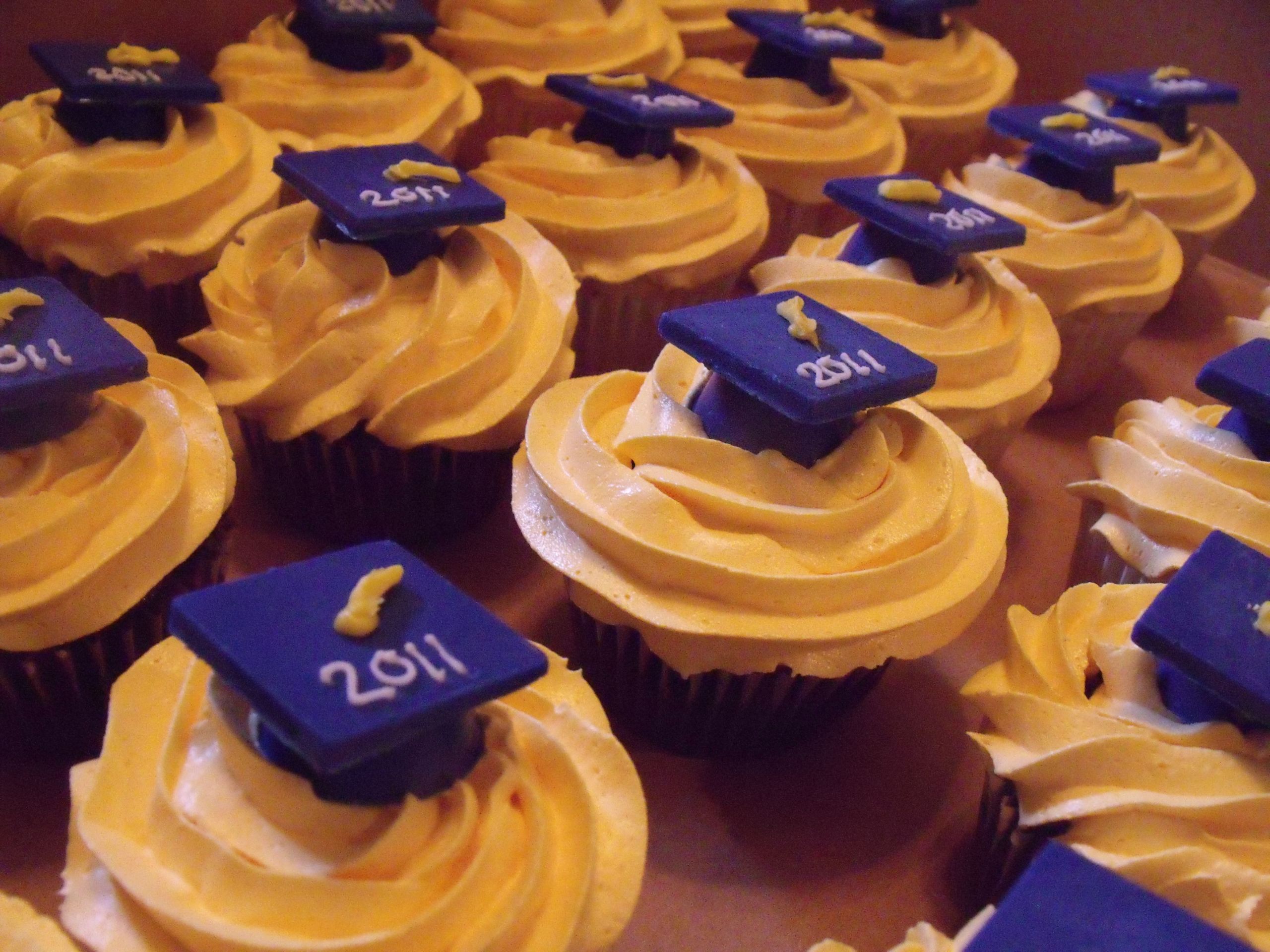 Blue And Gold Graduation Party Ideas
 Graduation Cup Cakes Blue and Gold