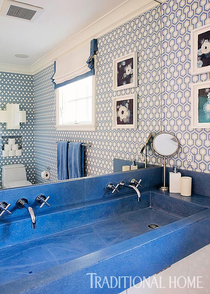 Blue And White Bathroom Decor
 Decorating Ideas for Blue and White Bathrooms