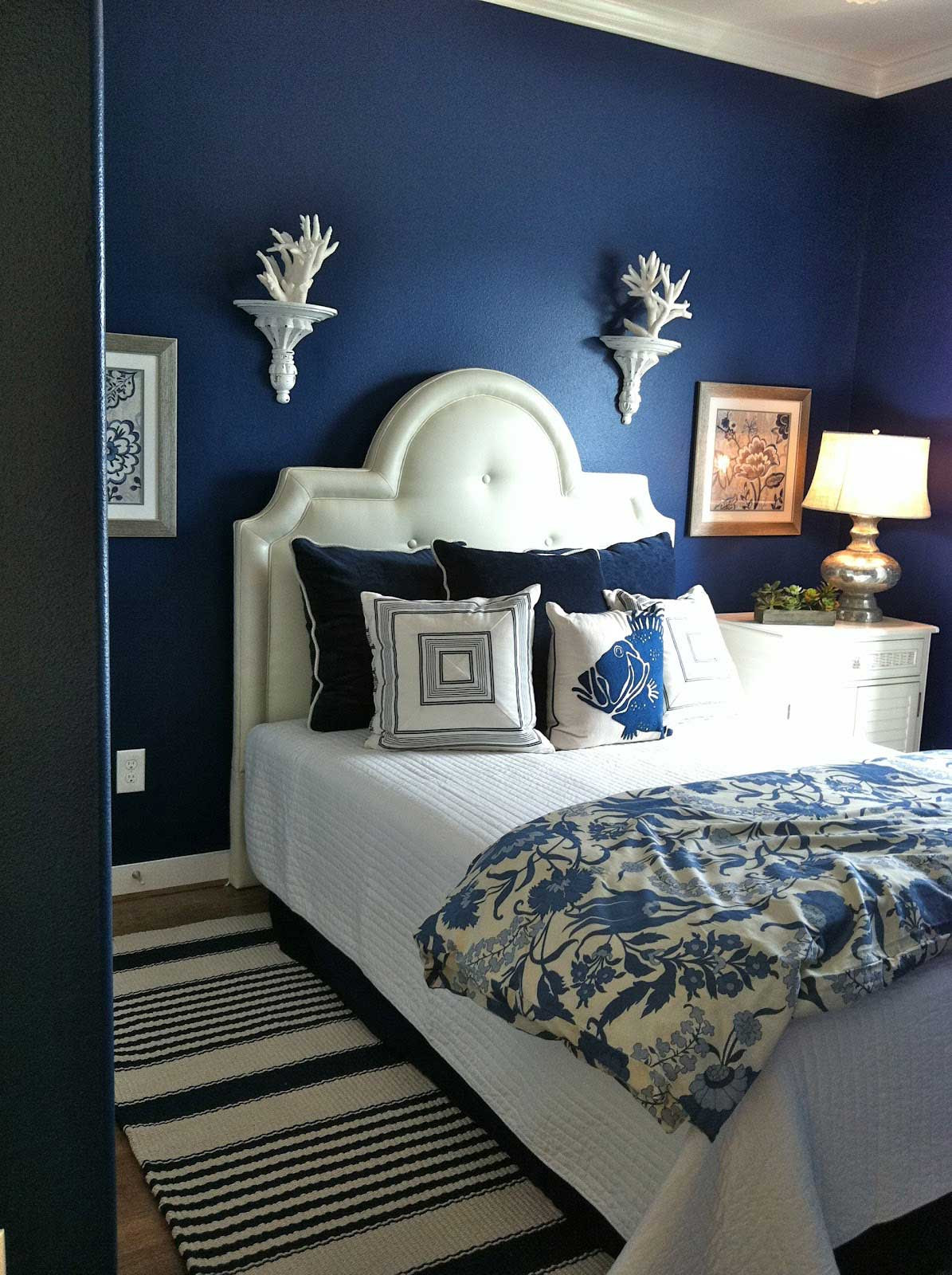 Blue Walls Bedroom
 Moody Interior Breathtaking Bedrooms in Shades of Blue