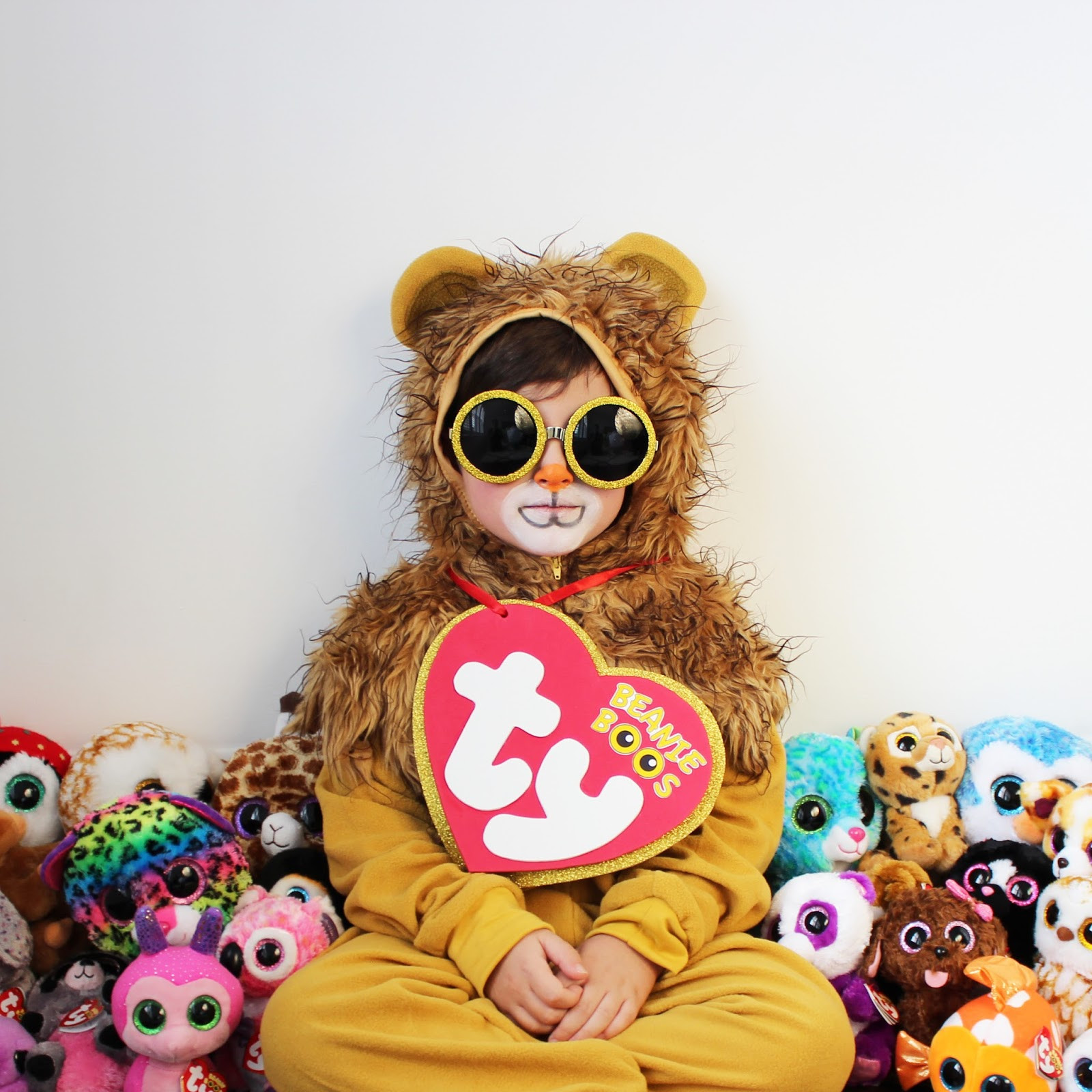 Boo Costume DIY
 DIY HALLOWEEN COSTUME FOR LITTLES – BEANIE BOO