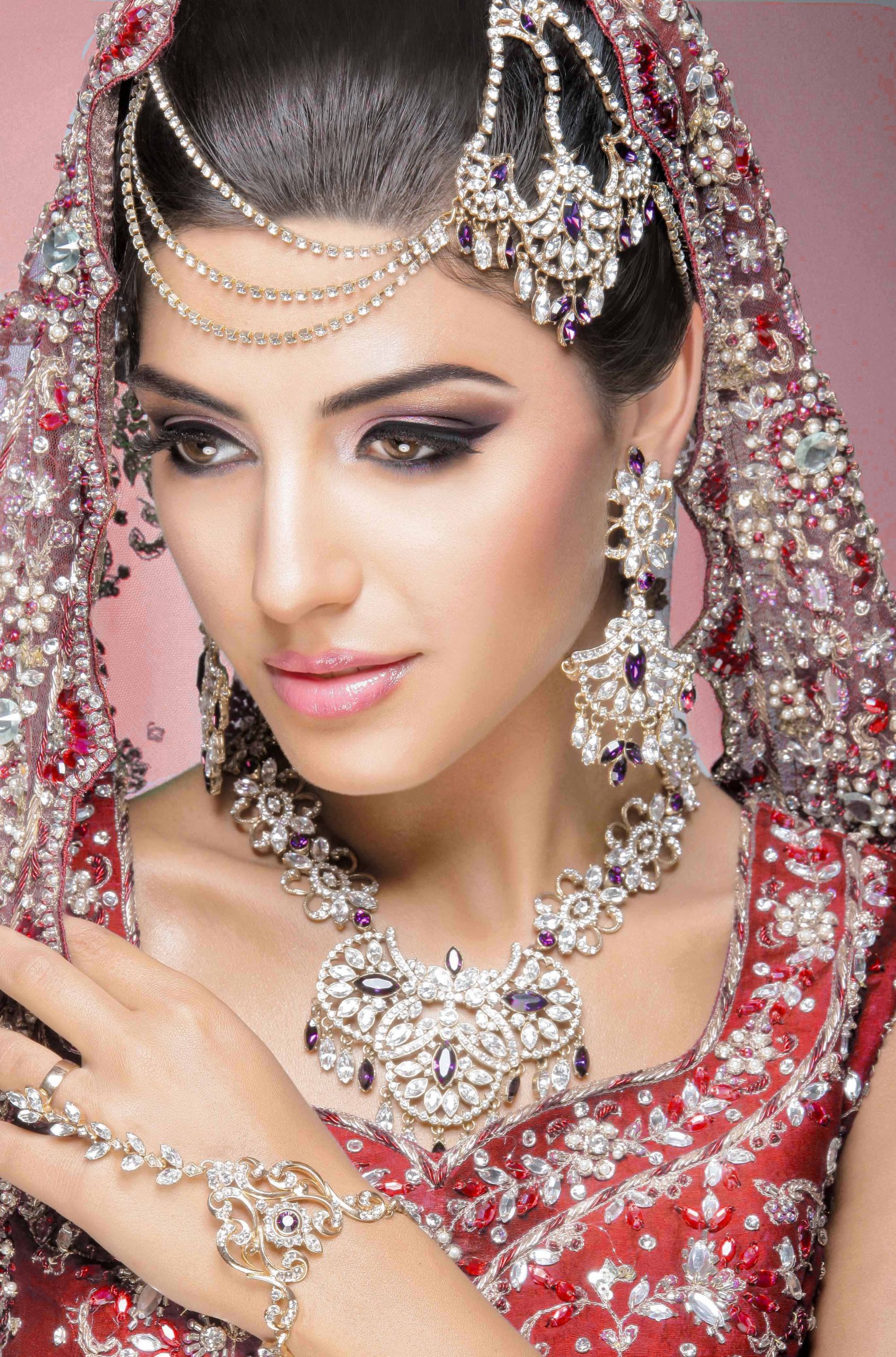 Brides Make Up
 11 Simple Bridal Makeup Tips